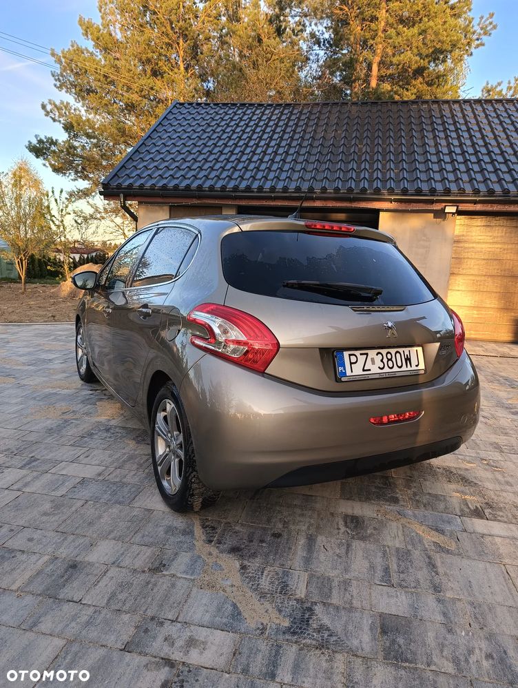 Peugeot 208 1.6 e-HDi Allure STT - 18