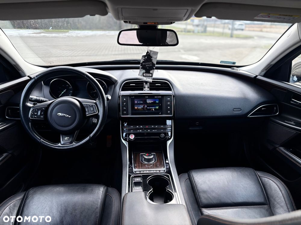 Jaguar XE 20d R-Sport Ingenium Edition - 11