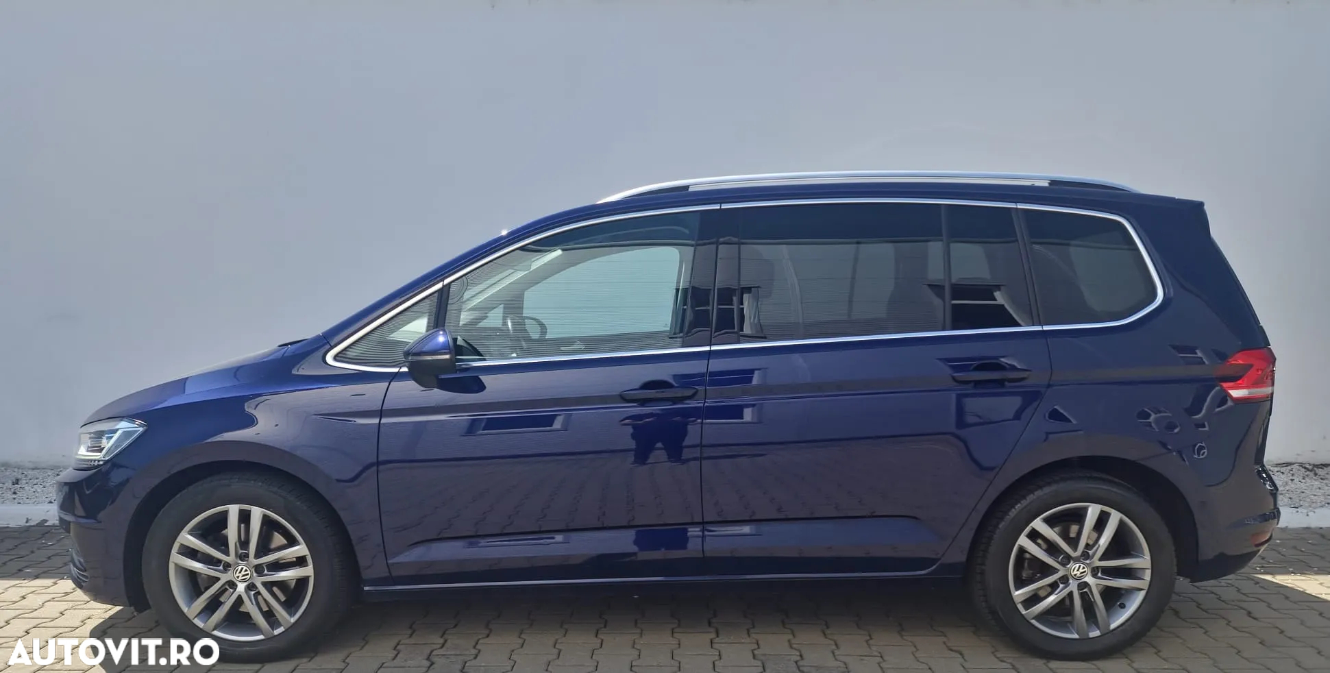Volkswagen Touran 2.0 TDI DPF BlueMotion Technology DSG Highline - 2
