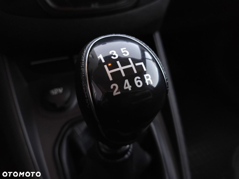 Ford Transit Courier - 14