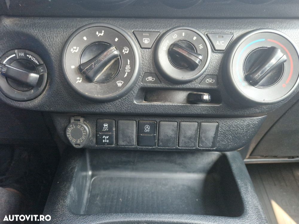 Toyota Hilux 2.4D 150CP 4x4 Double Cab 6MT Comfort - 16