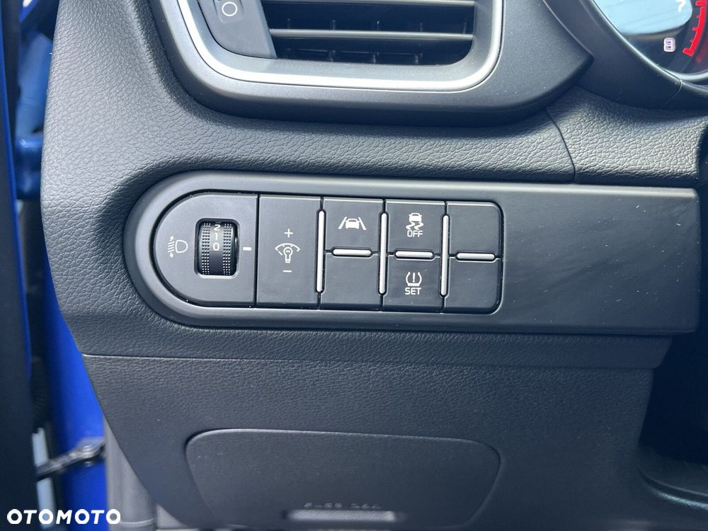 Kia XCeed - 10