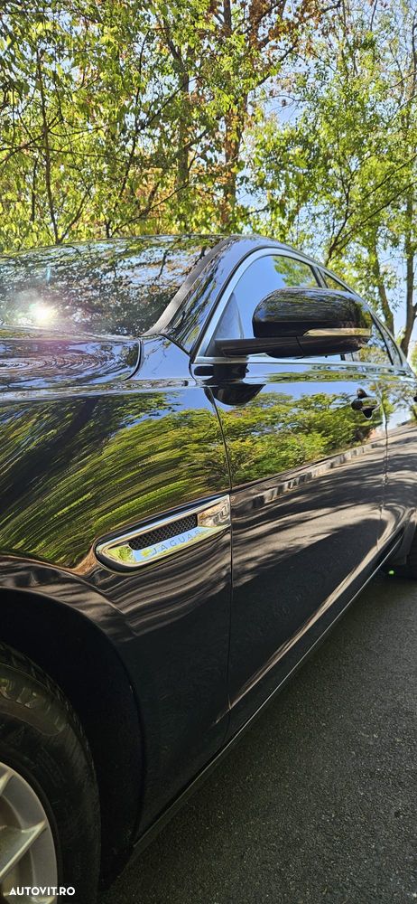 Jaguar XF 20d RWD R-Sport - 4