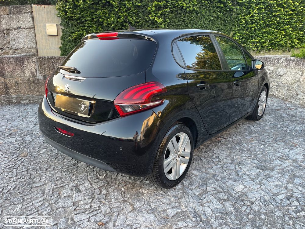 Peugeot 208 - 6