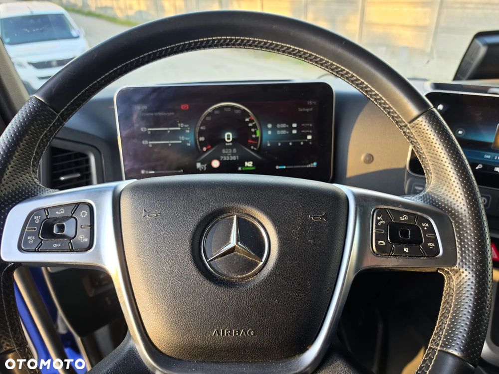 Mercedes-Benz Actros - 12