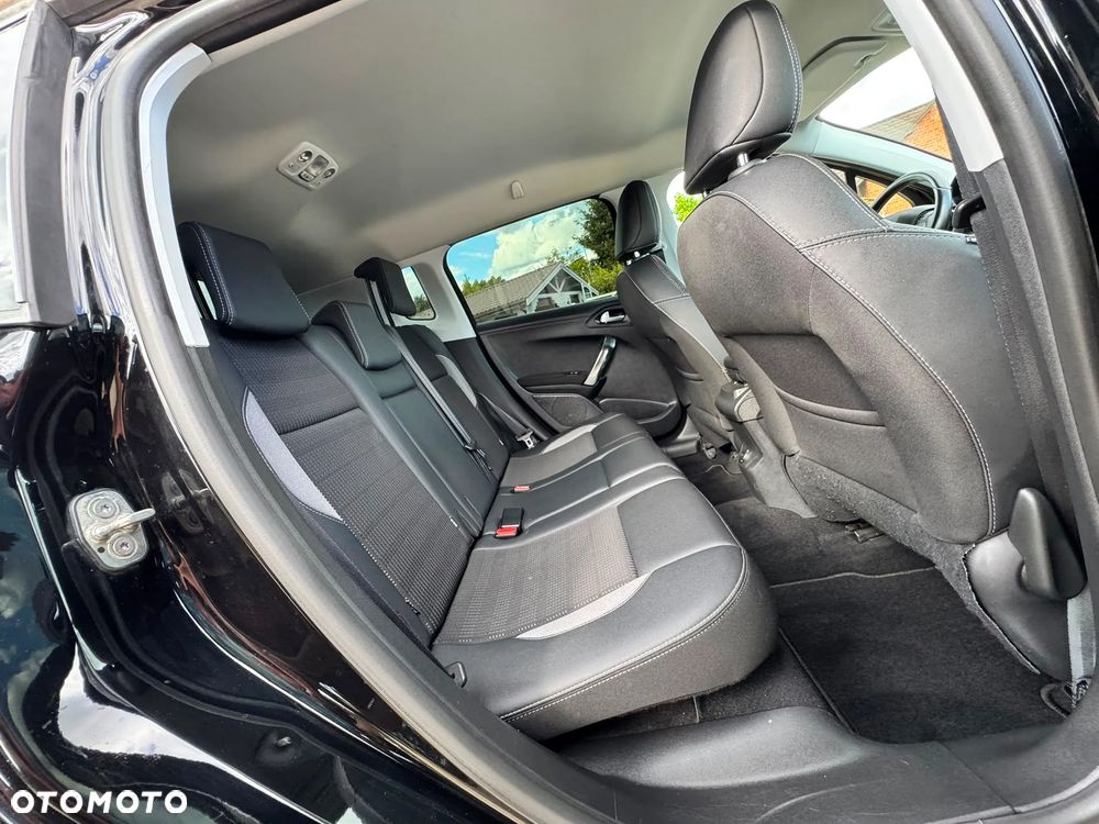 Peugeot 2008 1.2 Pure Tech GPF Allure S&S EAT6 - 24