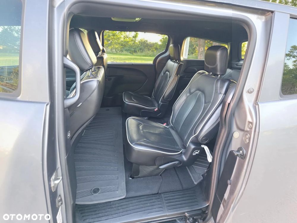 Chrysler Pacifica - 22