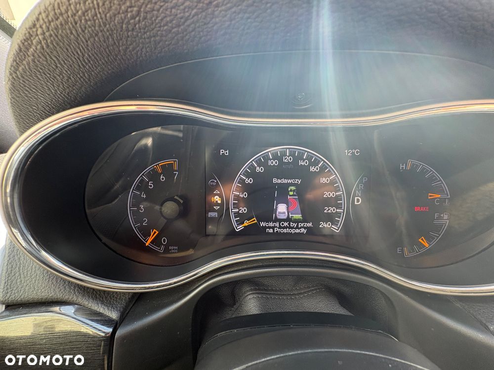 Jeep Grand Cherokee - 22