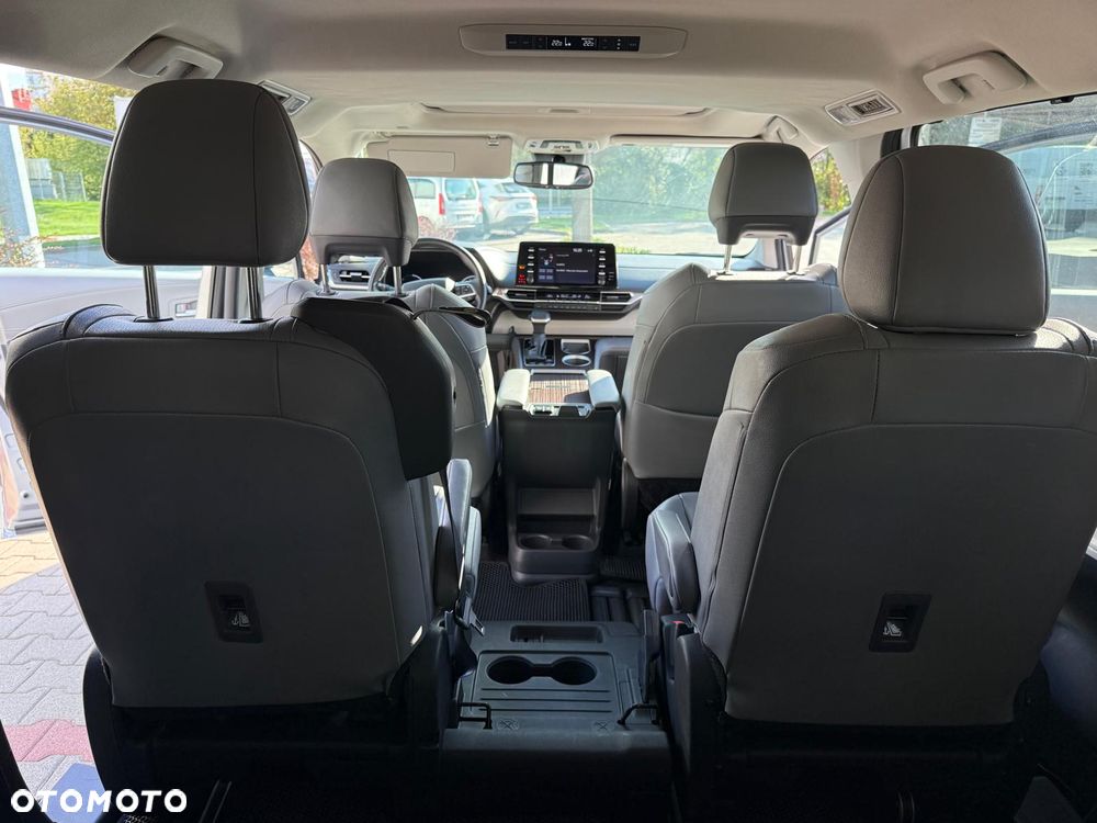 Toyota Sienna - 18
