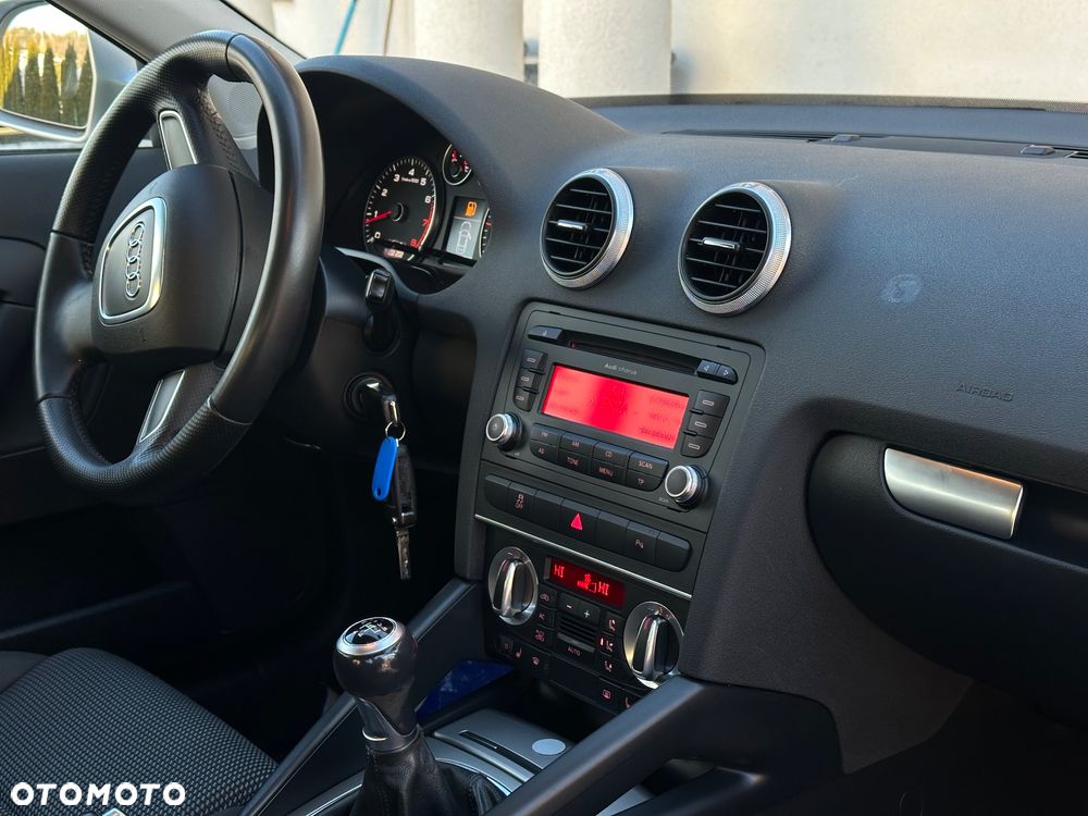 Audi A3 Sportback 1.6 S line Sportpaket plus - 32