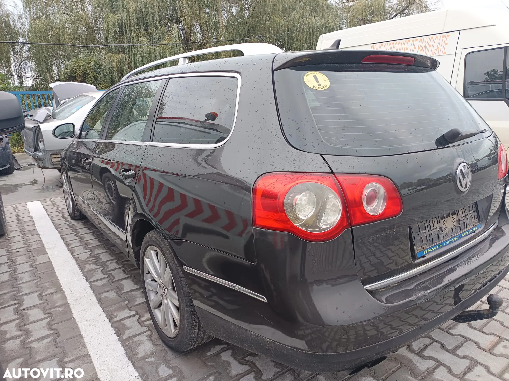 Dezmembram Volkswagen Passat B6 Variant 2.0 TDI Cod motor: BMR - 2
