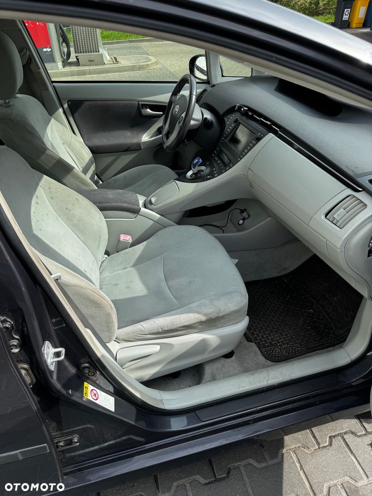 Toyota Prius 1.8 HSD Sol - 12