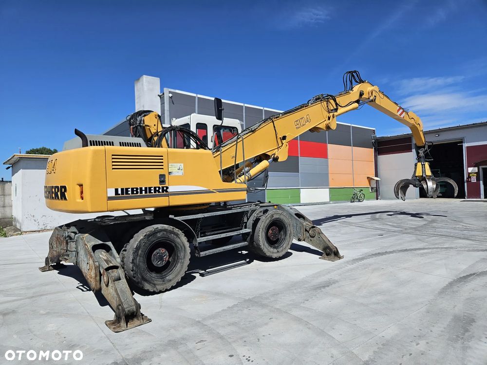 Liebherr A904 - 17