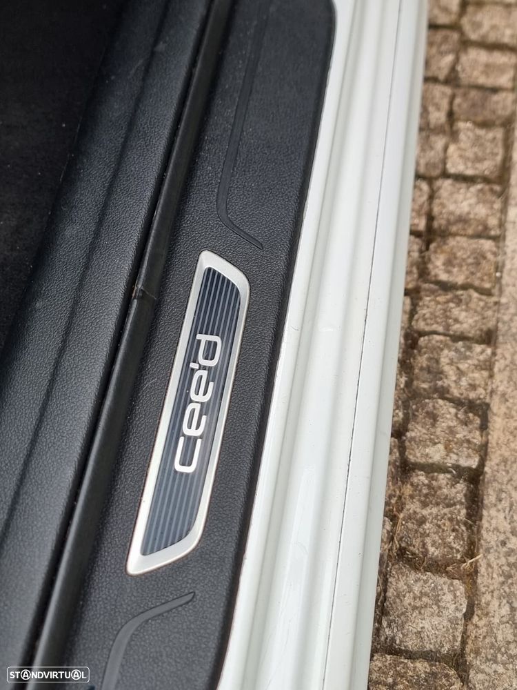 Kia Ceed 1.6 CRDi 136 ISG GT Line - 30