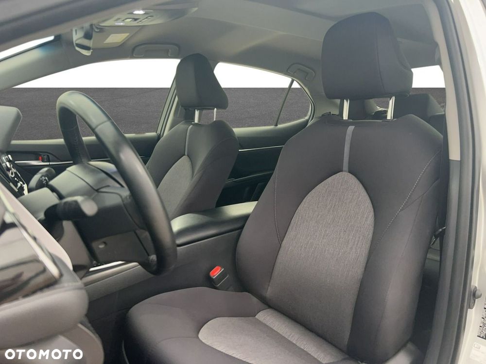 Toyota Camry - 16