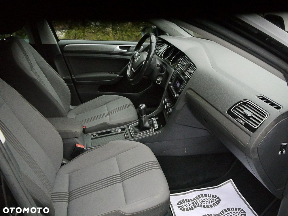 Volkswagen Golf - 33