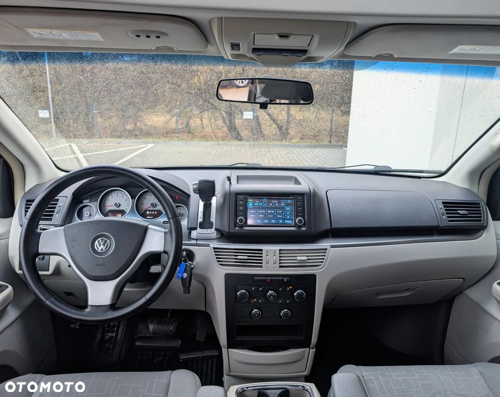 Volkswagen Routan - 5