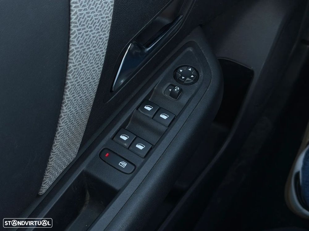 Citroën C4 BlueHDi 130 Stop&Start EAT8 SHINE - 23