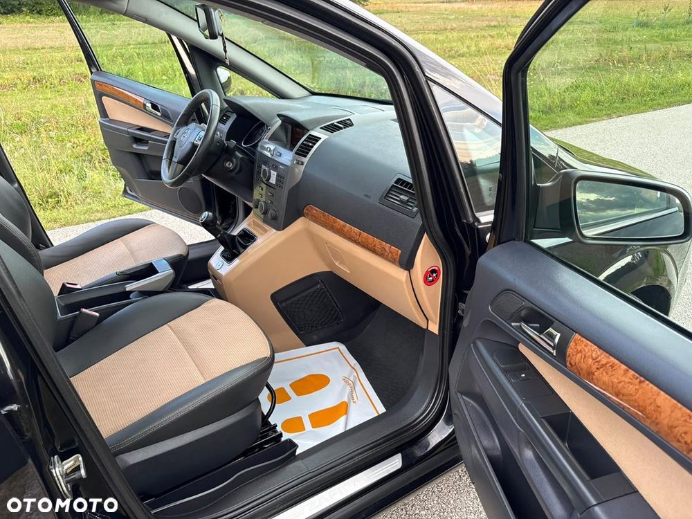 Opel Zafira 1.6 Cosmo - 26