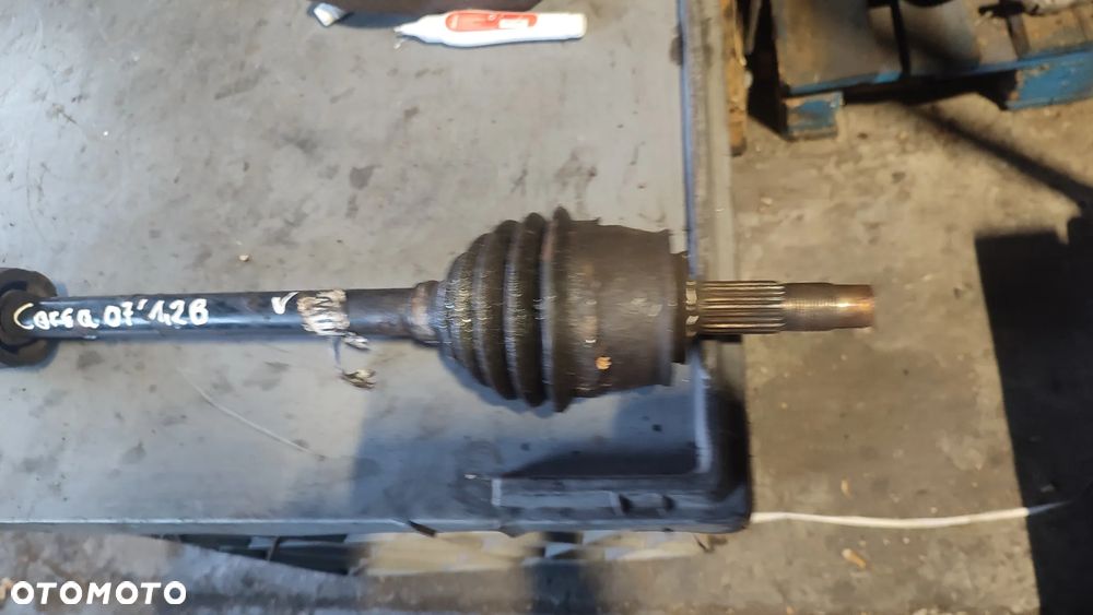 PÓŁOŚ PRAWA PRZÓD OPEL CORSA D  1.2 B - 2