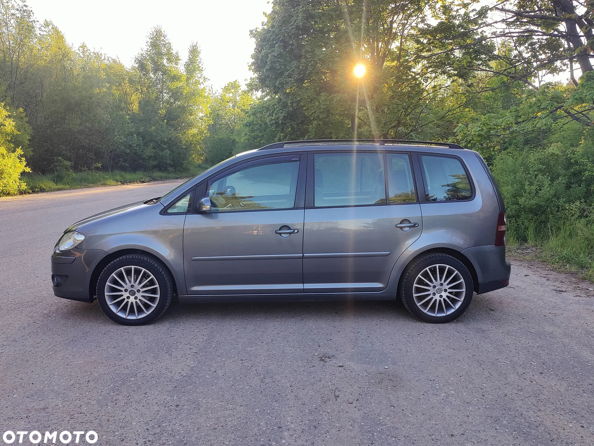 Volkswagen Touran - 11