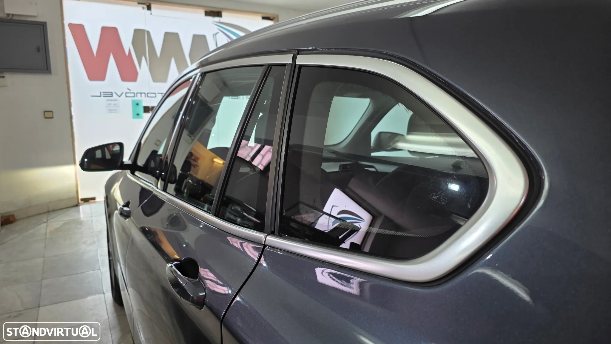 BMW X1 16 d sDrive Auto Line Sport - 12