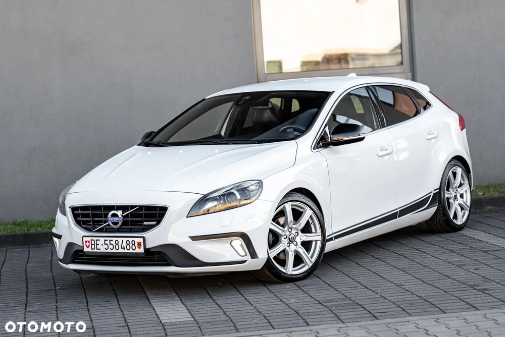 Volvo V40 T4 R Design - 6
