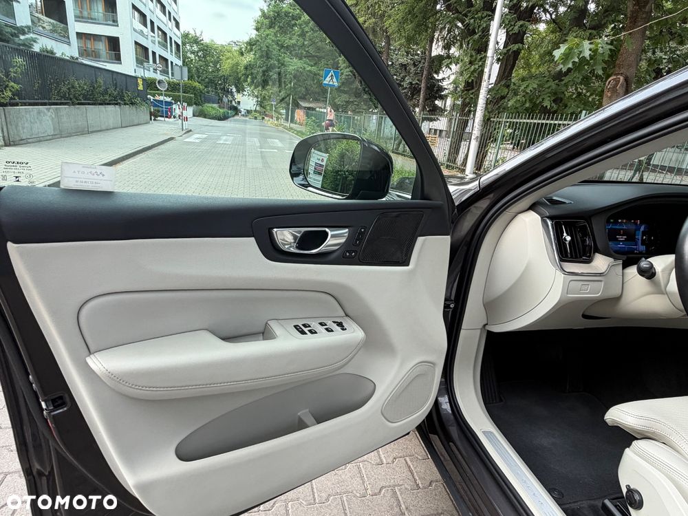 Volvo XC 60 B4 B Plus Bright - 10