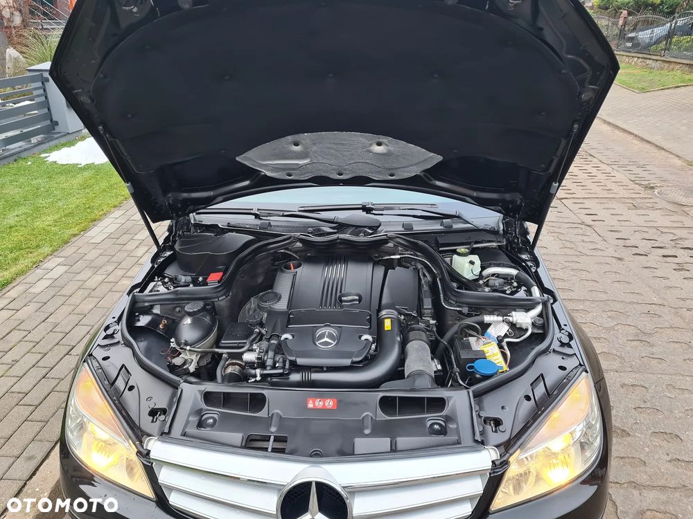 Mercedes-Benz Klasa C 180 CGI Automatik BlueEFFICIENCY Avantgarde - 13