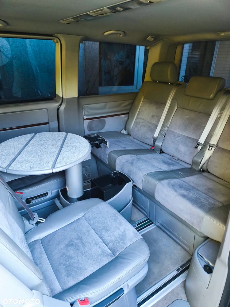 Volkswagen Multivan - 12