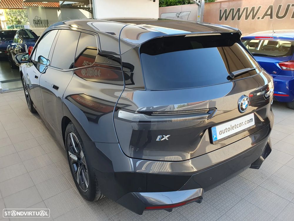 BMW iX xDrive 40 Pack Desportivo - 16