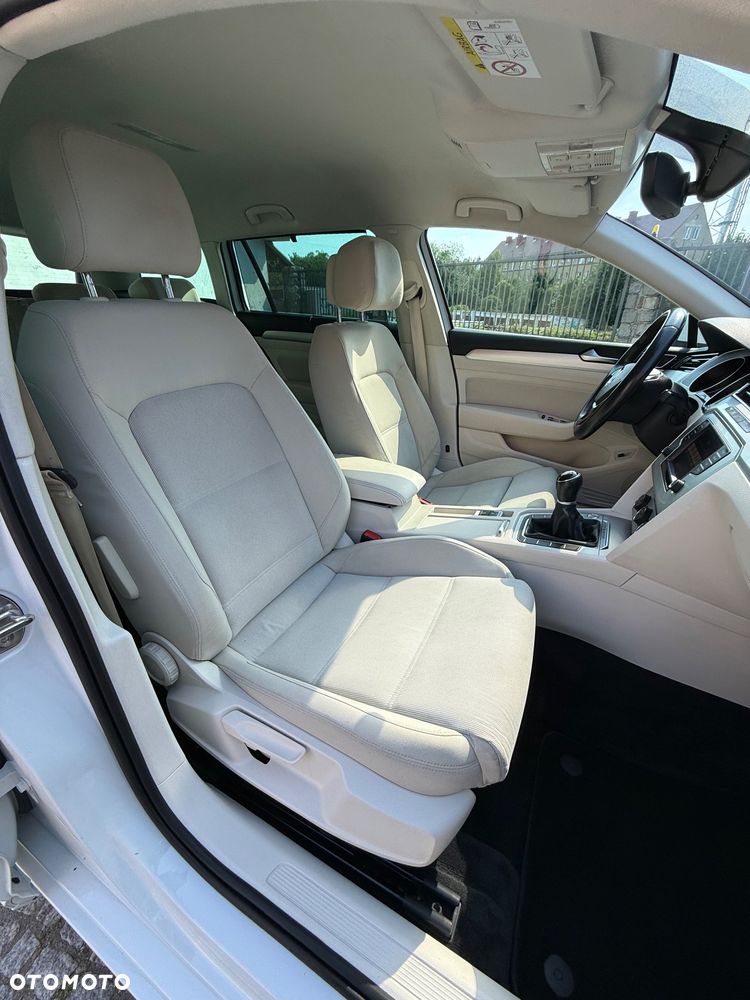 Volkswagen Passat 2.0 TDI SCR (BlueMotion Technology) 4Motion Comfortline - 26