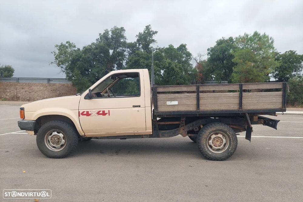 Nissan Pick Up - 1