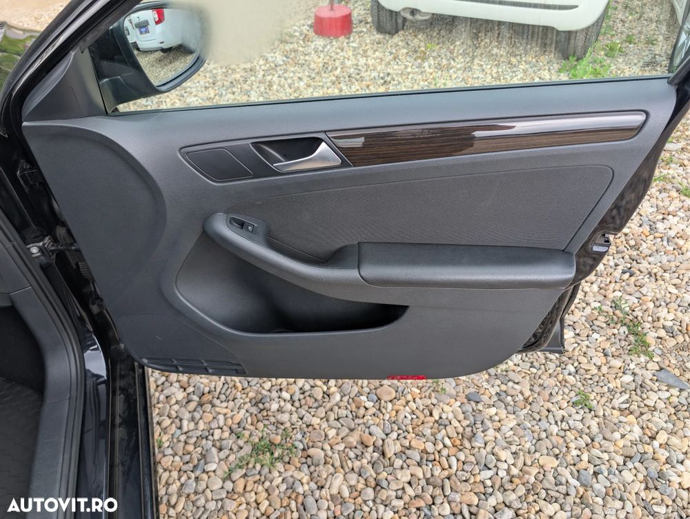Volkswagen Jetta 2.0 TDI DSG Comfortline - 19