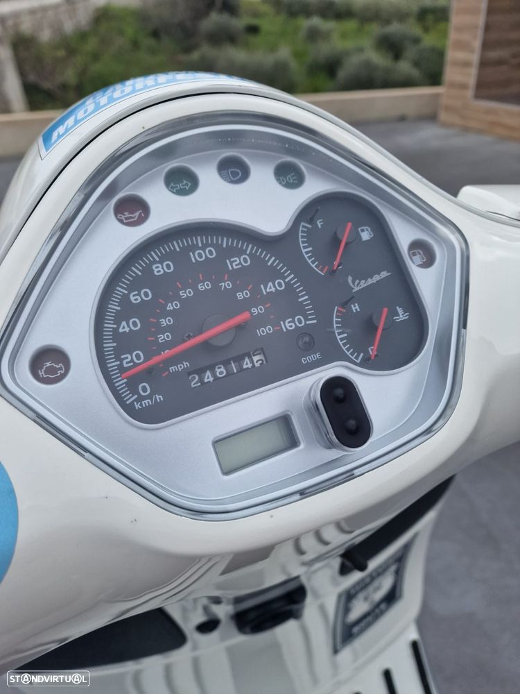 Piaggio Vespa GTS 300 Super - 12