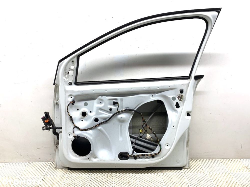 DRZWI PRAWY PRZÓD LC9A VW POLO V (6R1, 6C1) 2009 - 2022 1.2 TSI 16V 66 kW [90 KM] benzyna 2014 - - 7