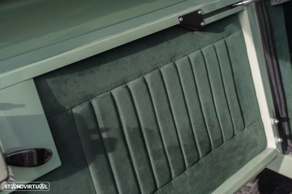 Land Rover Defender - 14