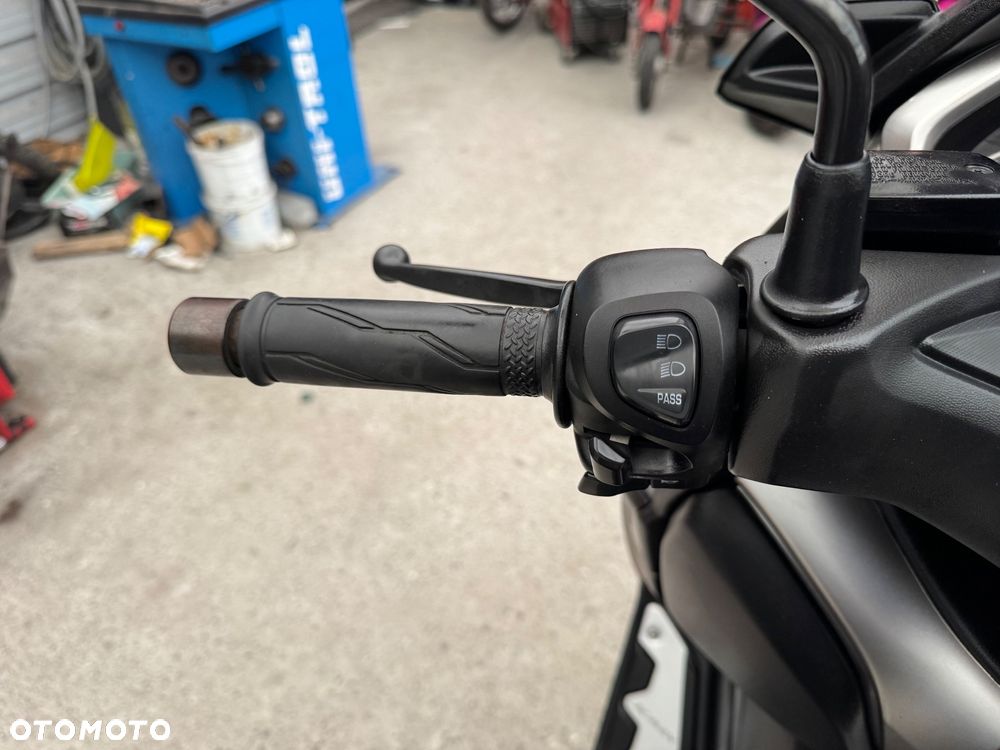Yamaha X-max - 11
