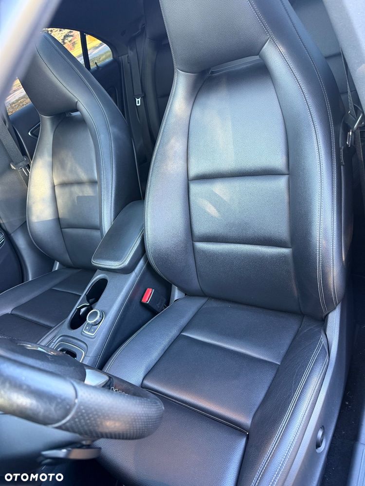 Mercedes-Benz CLA 250 4Matic 7G-DCT AMG Line - 25