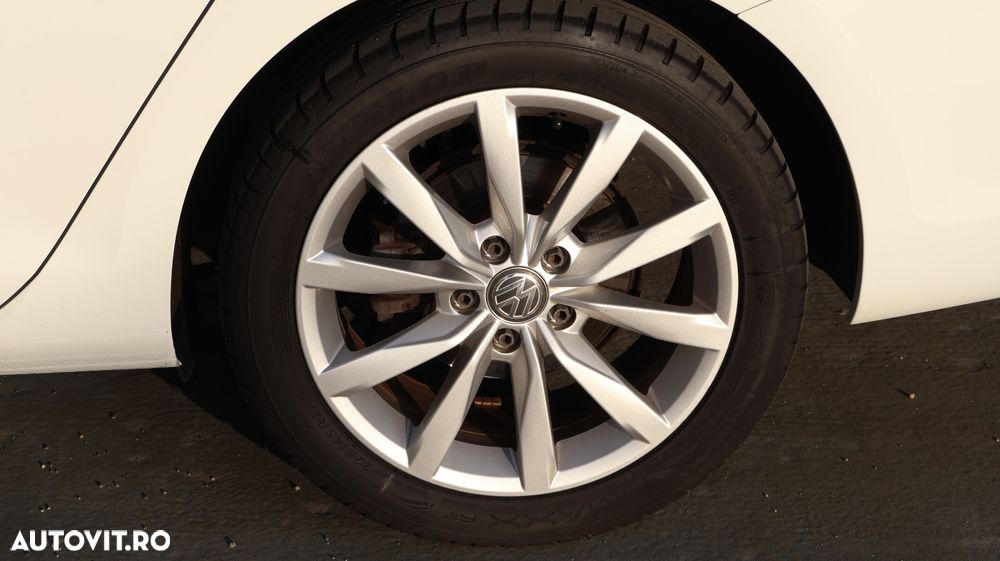 Volkswagen Golf - 6