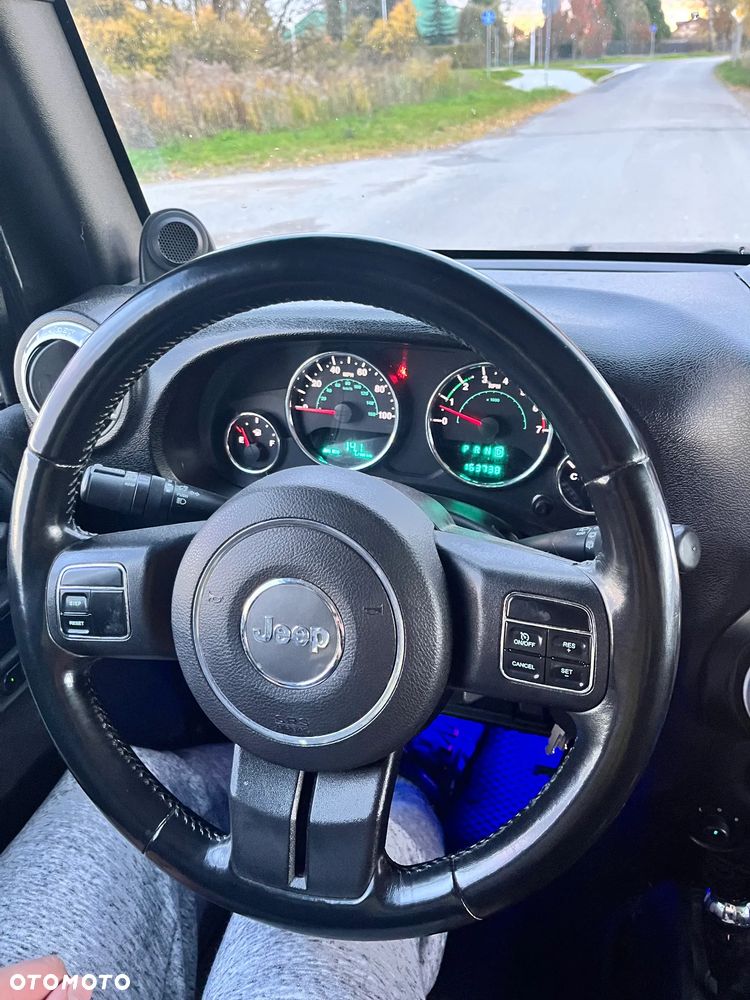 Jeep Wrangler Unlimited 3.8 Sahara - 13