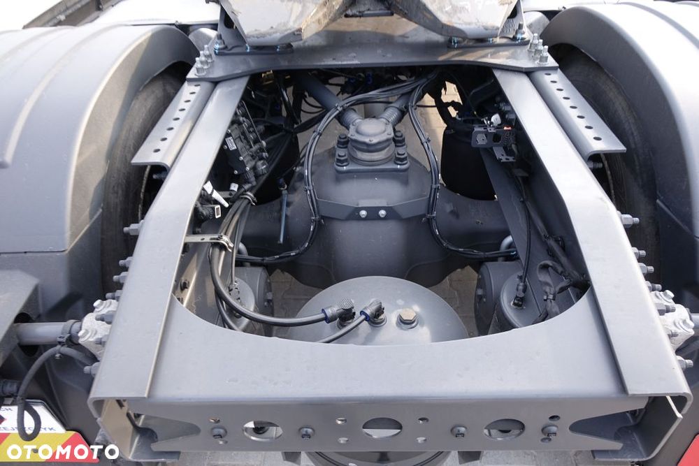 Volvo FH 500 GLOBETROTTER XL / I-SAVE / STANDARD / AUTOMAT / EURO 6 / KLIMATYZACJA POSTOJOWA / LODÓWKA / LED / NAVI / 2 ZBIORNIKI - 17