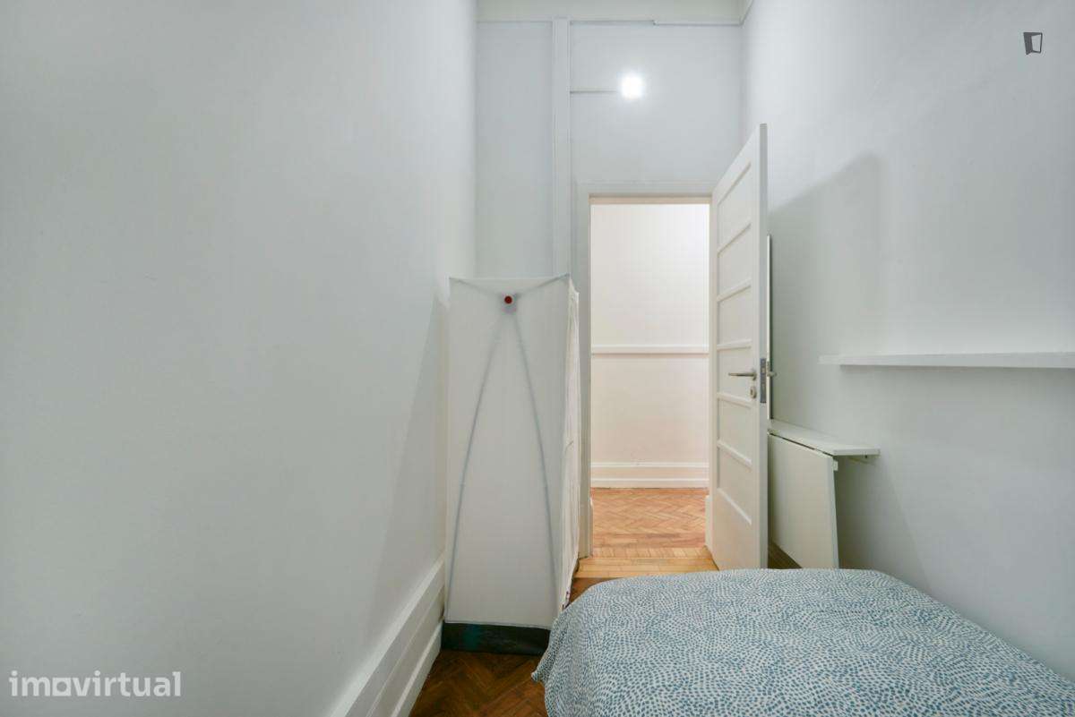 Quarto - localizado em Marquês de Pombal Lisbon - Grande imagem: 3/13