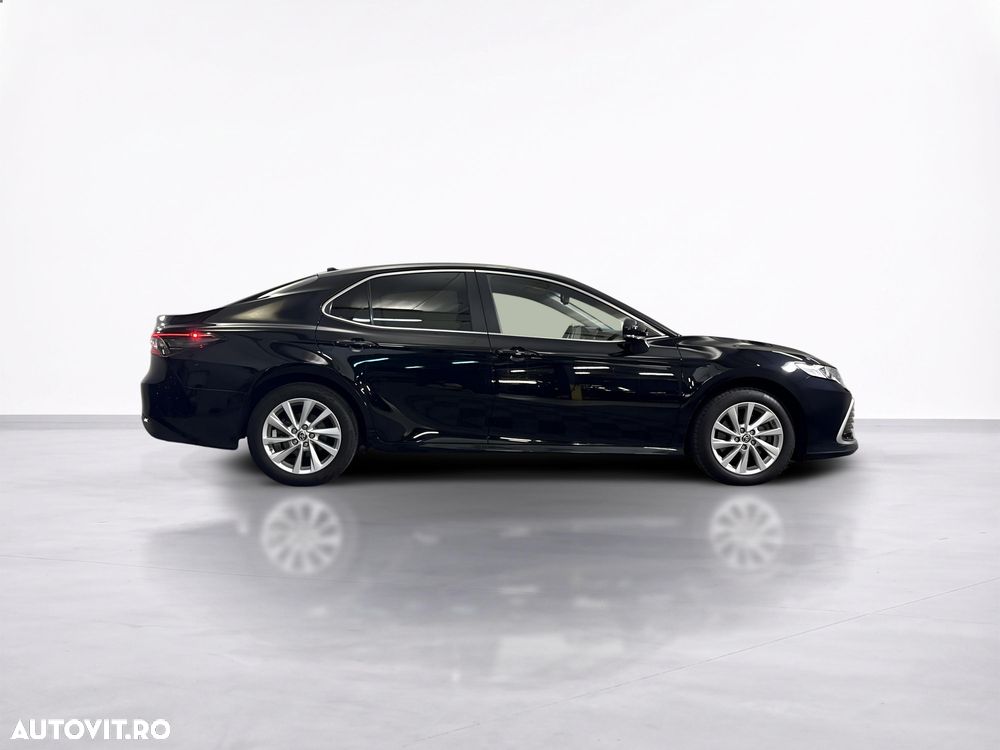 Toyota Camry - 7