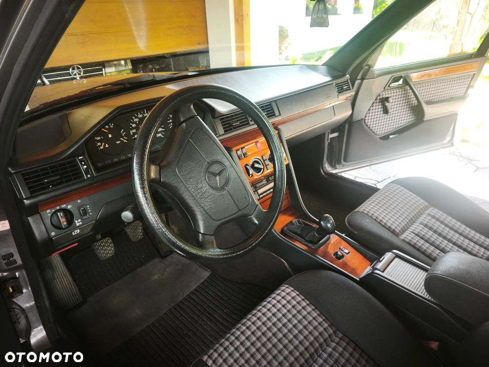 Mercedes-Benz Klasa E 200 - 9