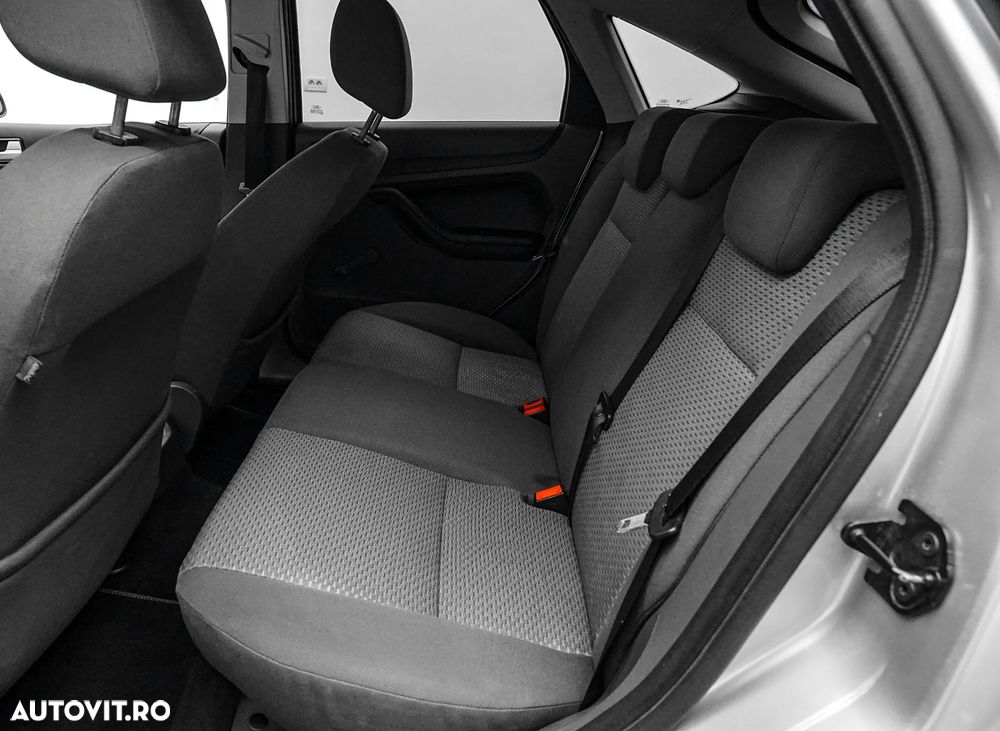 Ford Focus 1.6 16V Ambiente - 16