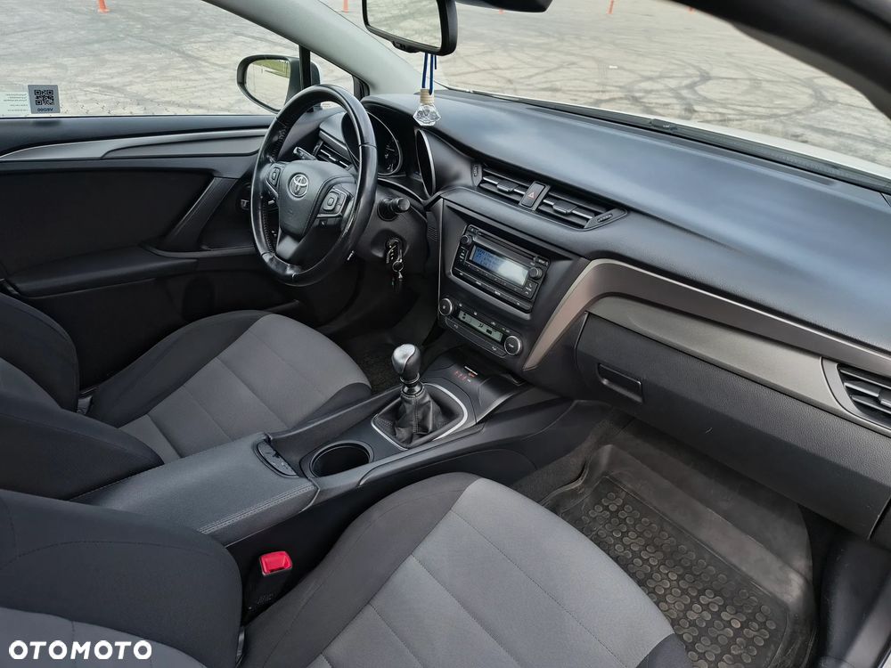 Toyota Avensis 1.8 Active - 9