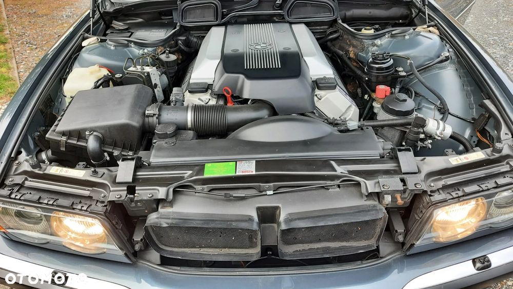 BMW Seria 7 740i - 12