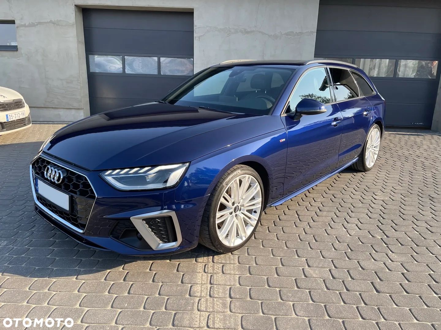 Audi A4 Avant 40 TFSI S tronic S line - 1