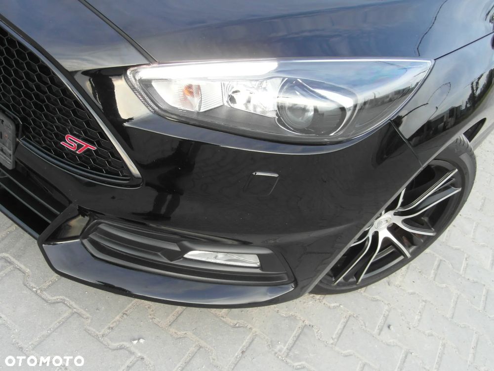 Ford Focus 2.0 EcoBoost ST mit Leder-Sport-Paket - 3
